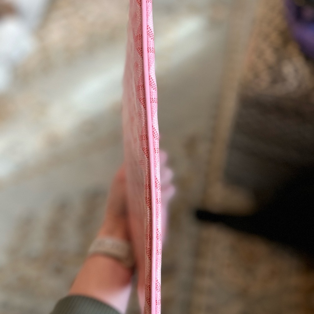 Elegant Pink Clutch with Signature Pattern - Picture 5 of 5